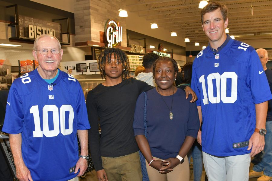 Coach Coughlin and Eli Manning shopping spree